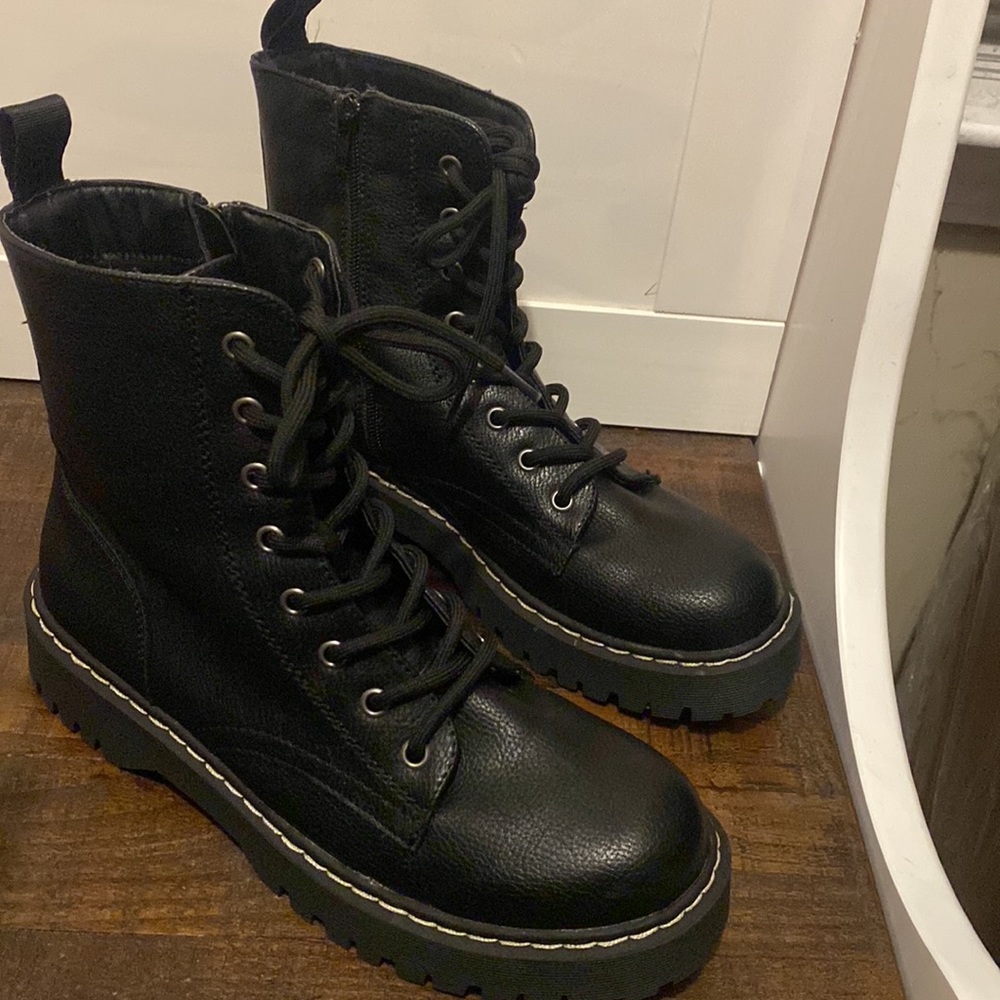 Combat boots